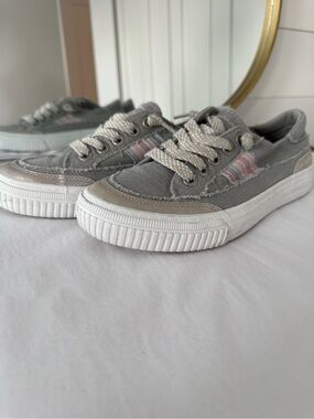 Blowfish Gray Canvas Low-Top Sneakers with Pink Accent